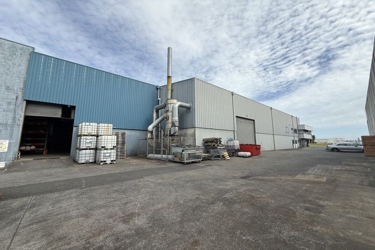 Photo of property in 2 Takaro Avenue, Sockburn, Christchurch, 8042