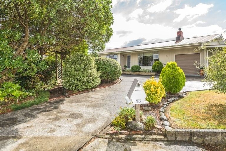 Photo of property in 15 Oaklea Avenue, Marton, 4710