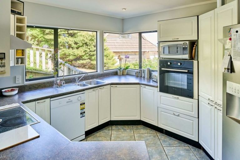 Photo of property in 22 The Crowsnest, Whitby, Porirua, 5024