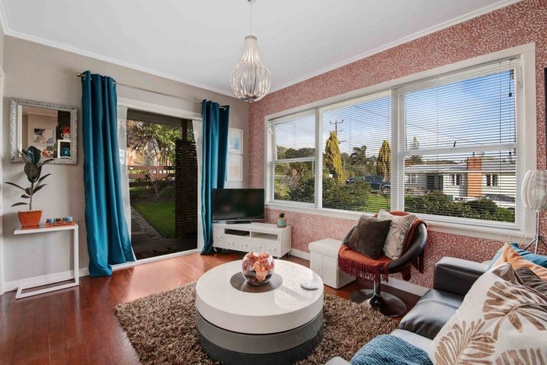 Photo of property in 27a Makiri Street, Helensville, 0800