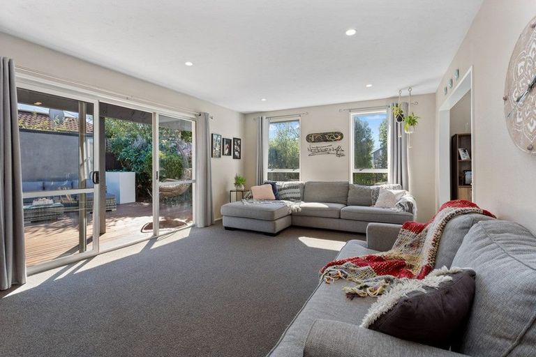 Photo of property in 7 Wakelin Place, Redwood, Christchurch, 8051