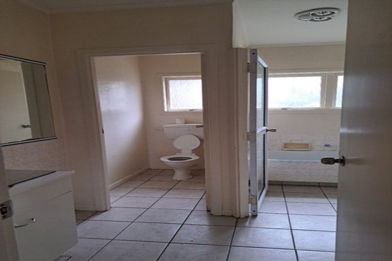 Photo of property in 280 Great South Road, Papakura, 2110