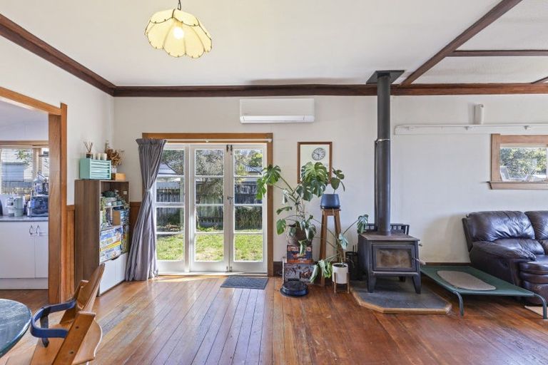 Photo of property in 15 Ngahere Street, Inglewood, 4330