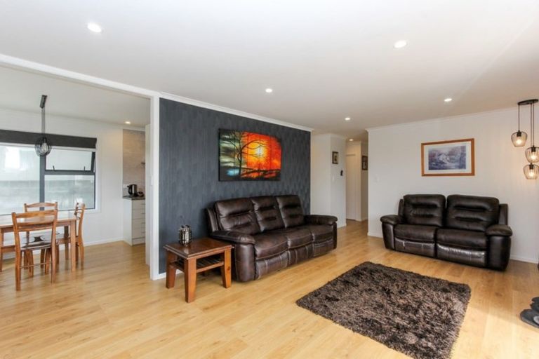 Photo of property in 16 Rewa Street, Inglewood, 4330