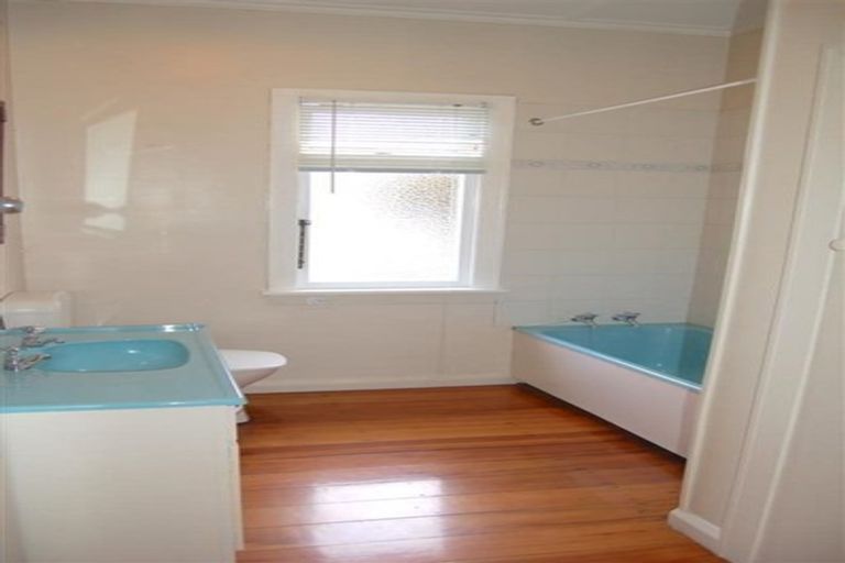 Photo of property in 216 Saint Leonards Avenue, Saint Leonards, Hastings, 4120