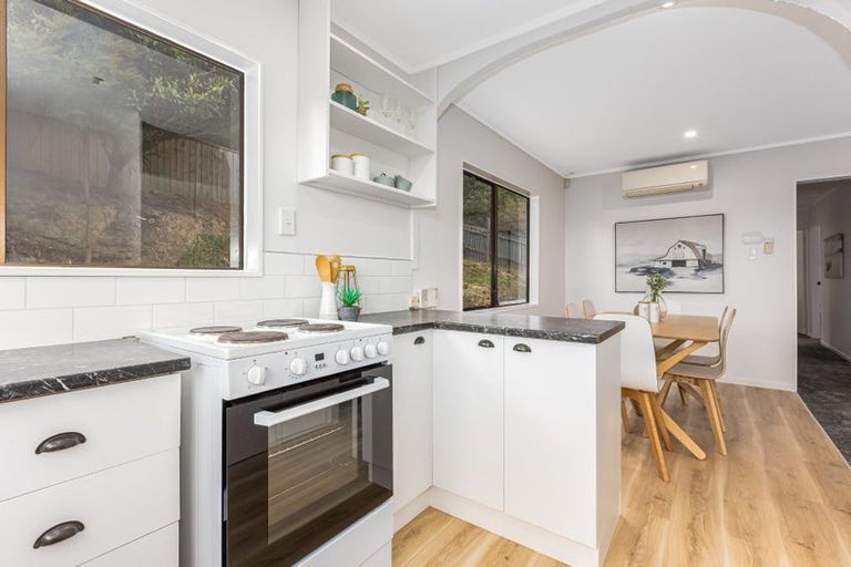 Photo of property in 72 Omapere Street, Whitby, Porirua, 5024