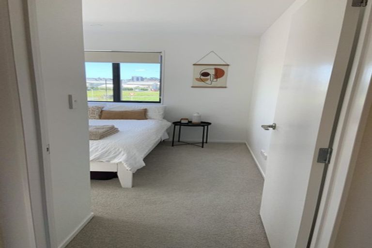 Photo of property in 4 Kaman Seasprite Road, Hobsonville, Auckland, 0616