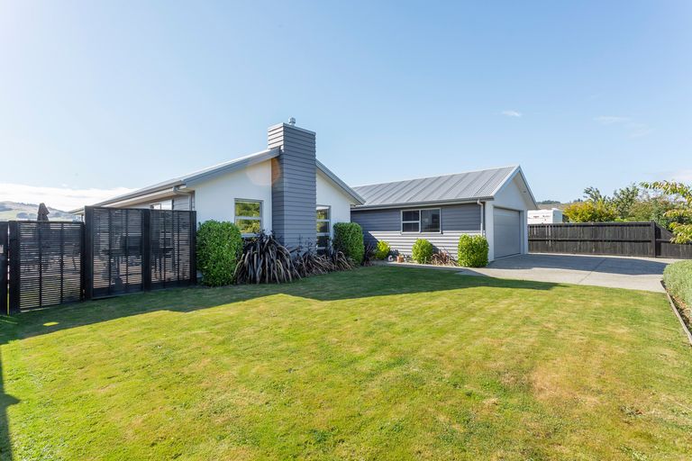 Photo of property in 18 Hagart-alexander Drive, Mosgiel, 9024