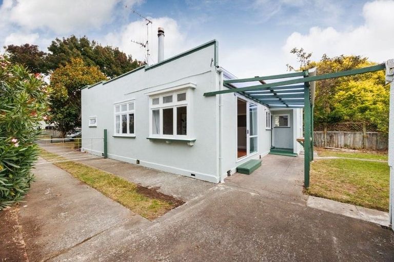 Photo of property in 8 Guy Avenue, Takaro, Palmerston North, 4410