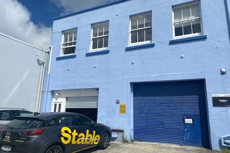 Photo of property in 2u1 King Street, Mount Cook, Wellington, 6021