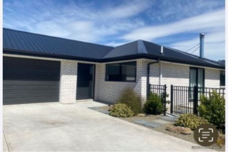 Photo of property in 10 Travertine Street, Cromwell, 9310