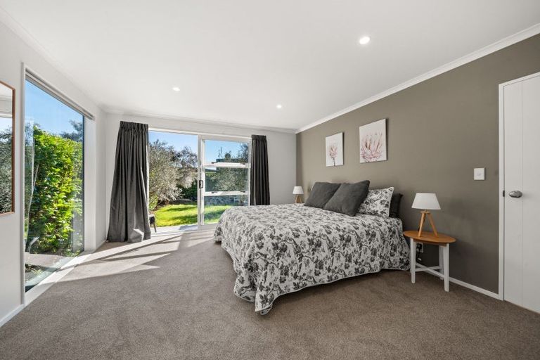 Photo of property in 32 Burgundy Drive, Martinborough, 5711