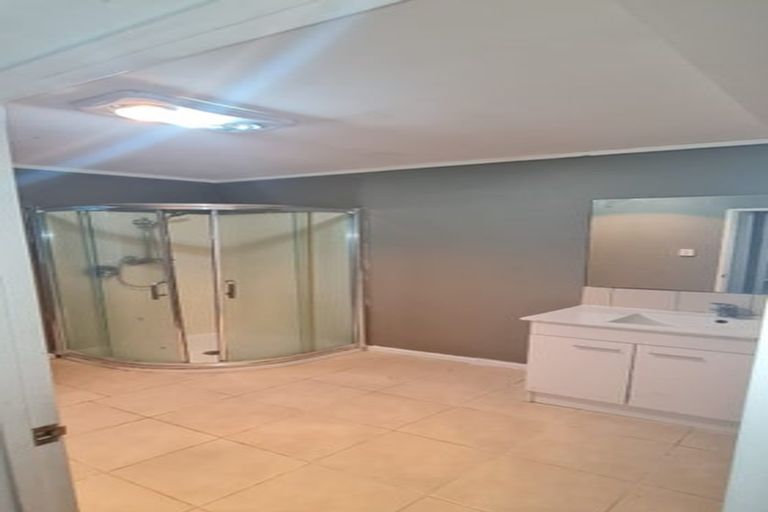 Photo of property in 12a Sabulite Road, Kelston, Auckland, 0602