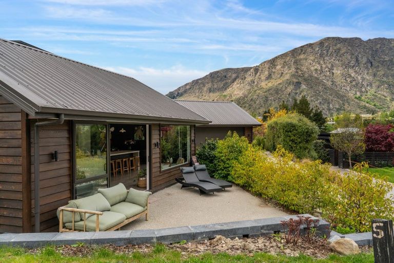 Photo of property in 5 Haines Way, Arthurs Point, Queenstown, 9371