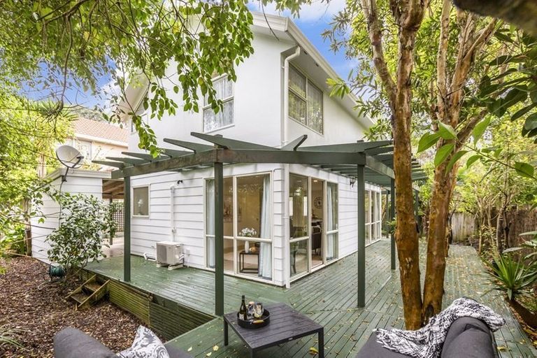 Photo of property in 18b Holiday Road, Stanmore Bay, Whangaparaoa, 0932
