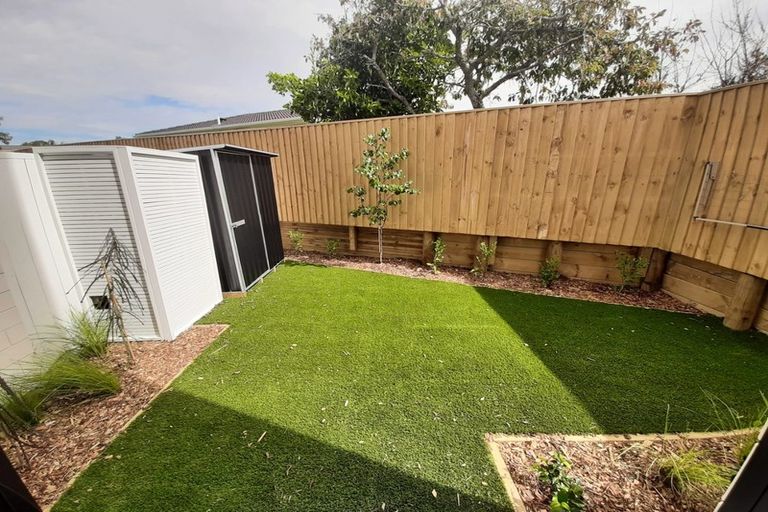 Photo of property in 9/59 Neil Avenue, Te Atatu Peninsula, Auckland, 0610