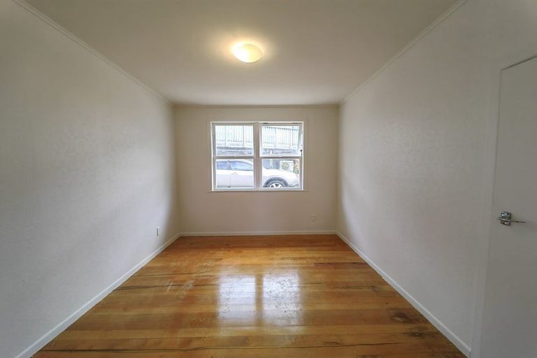 Photo of property in 11 Cypress Place, Sunnynook, Auckland, 0620