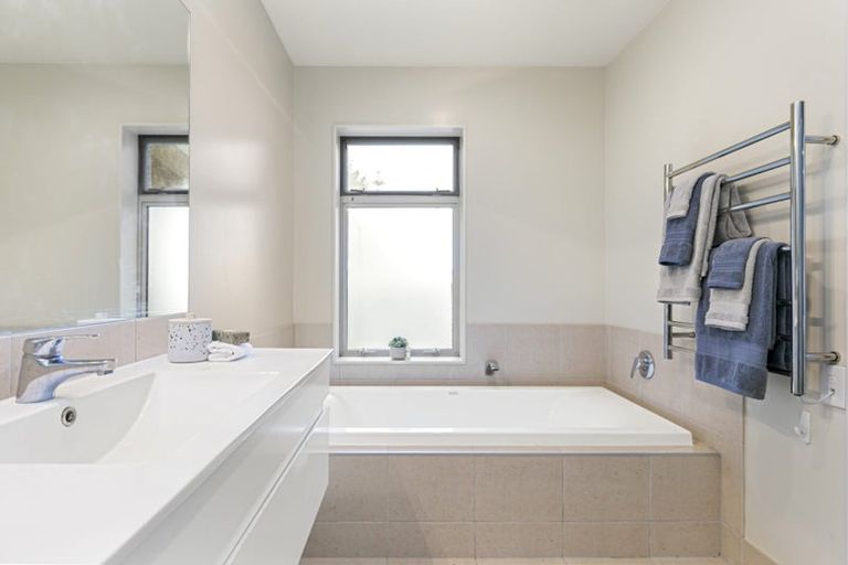 Photo of property in 8 Owhiro Bay Parade, Island Bay, Wellington, 6023
