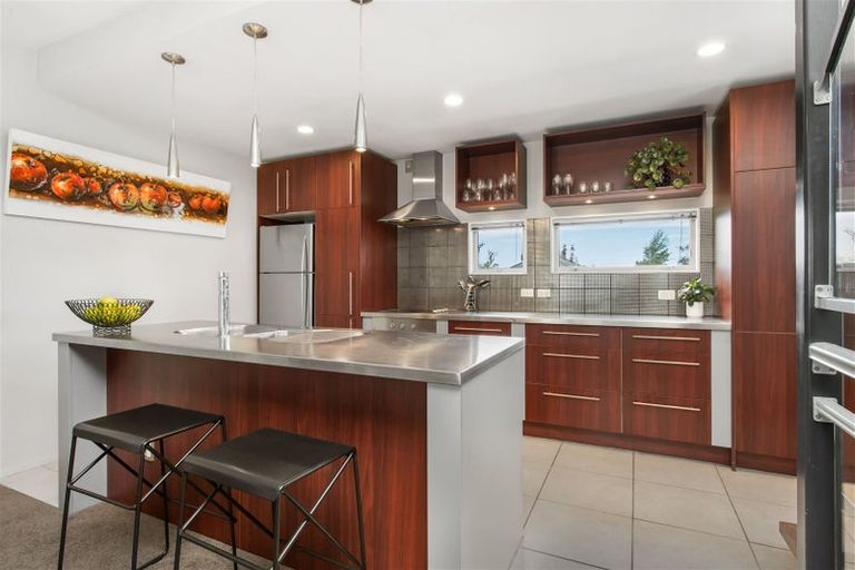 Photo of property in 2/117 Canon Street, Edgeware, Christchurch, 8013