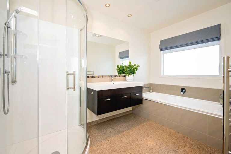 Photo of property in 8 Rotoiti Way, Poraiti, Napier, 4112