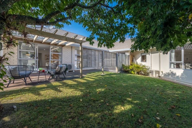 Photo of property in 66 Golfland Drive, Golflands, Auckland, 2013