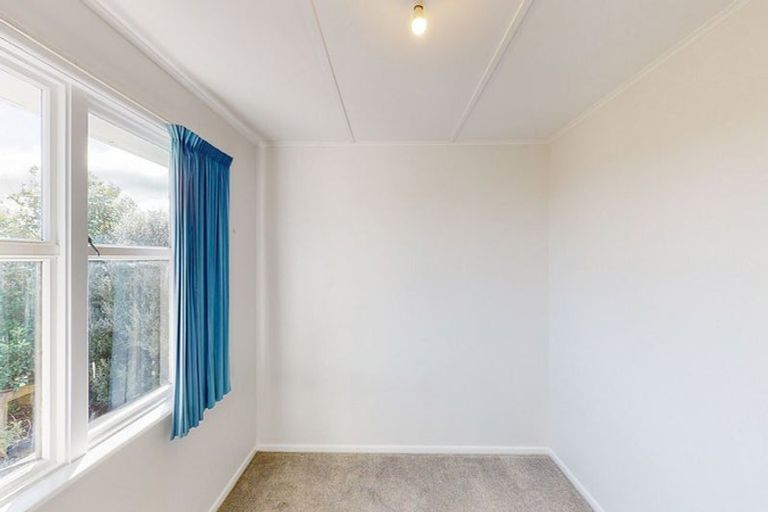 Photo of property in 22 Link Road, Newlands, Wellington, 6037