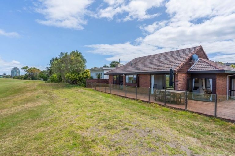 Photo of property in 58 Golf Road, Paraparaumu Beach, Paraparaumu, 5032