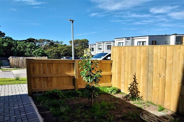 Photo of property in 26 Morihana Close, Glen Eden, Auckland, 0602