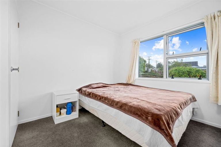 Photo of property in 1/37 Woodlands Crescent, Browns Bay, Auckland, 0630