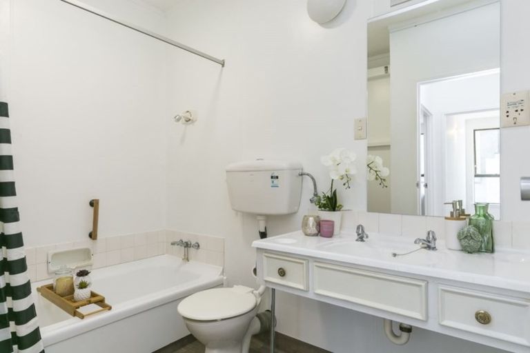 Photo of property in Hobson Court Flats, 22/70u Hobson Street, Thorndon, Wellington, 6011