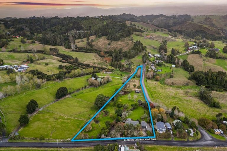 Photo of property in 25 Hawkes Access Road, Waitoki, Silverdale, 0994