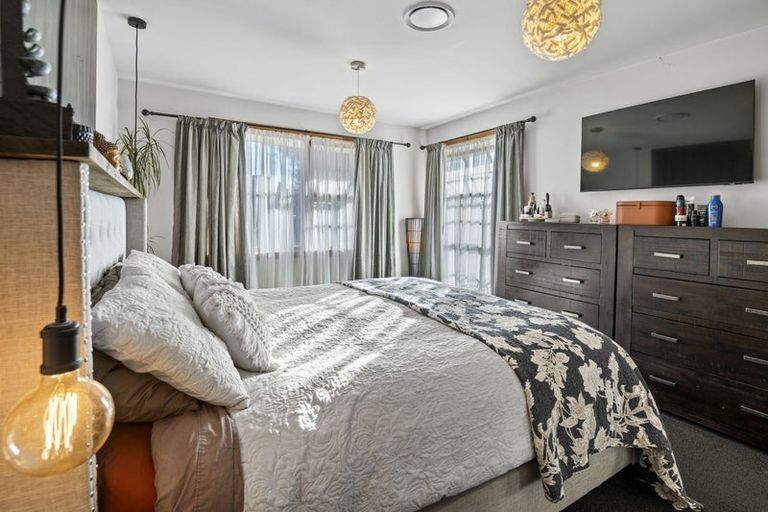 Photo of property in 15 Woodcote Avenue, Hornby, Christchurch, 8042