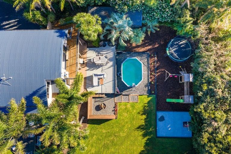 Photo of property in 381 Cove Road, Waipu, 0582