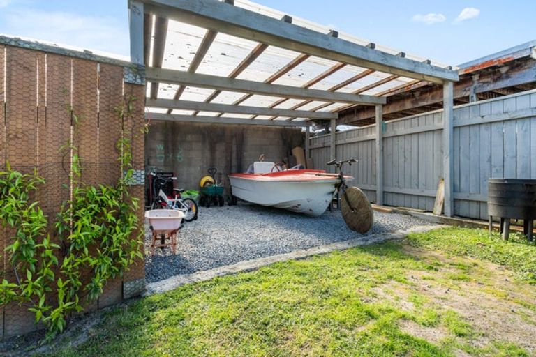Photo of property in 4 Sequoia Place, Maoribank, Upper Hutt, 5018