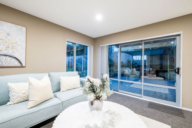 Photo of property in 6 Sumner Terrace, Aotea, Porirua, 5024