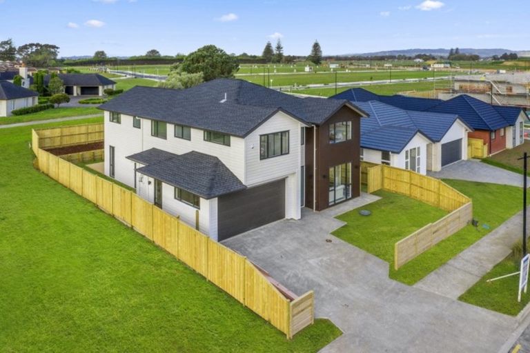 Photo of property in 73 Hayfield Way, Karaka, Papakura, 2113