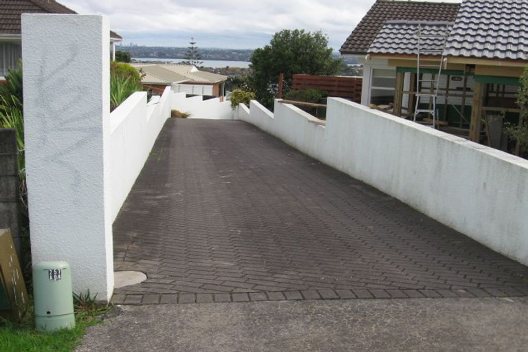 Photo of property in 2/70 Bleakhouse Road, Howick, Auckland, 2014
