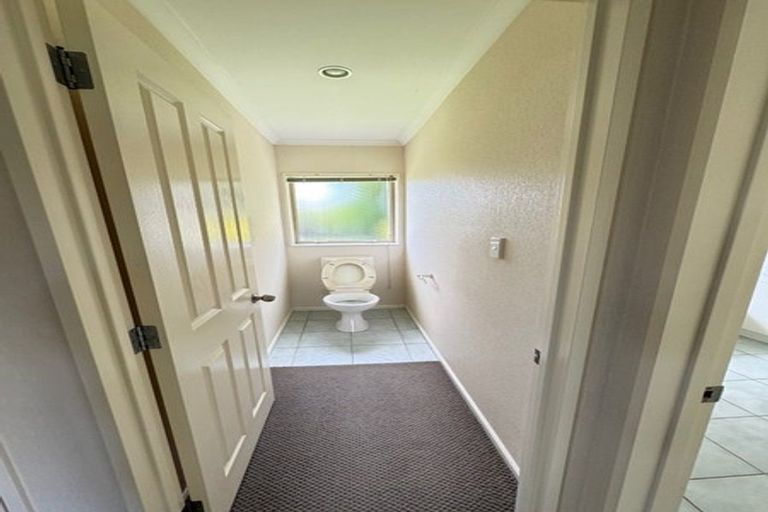 Photo of property in 6 Newbliss Crescent, East Tamaki Heights, Auckland, 2016