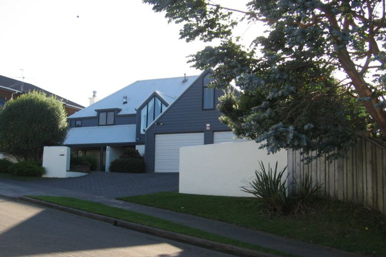 Photo of property in 4 Montrose Grove, Churton Park, Wellington, 6037