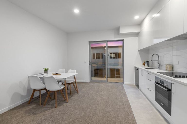 Photo of property in 57b Edmonton Road, Henderson, Auckland, 0612