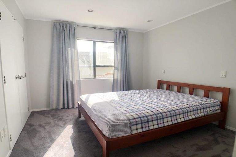 Photo of property in 1/3 Sevilla Place, Unsworth Heights, Auckland, 0632