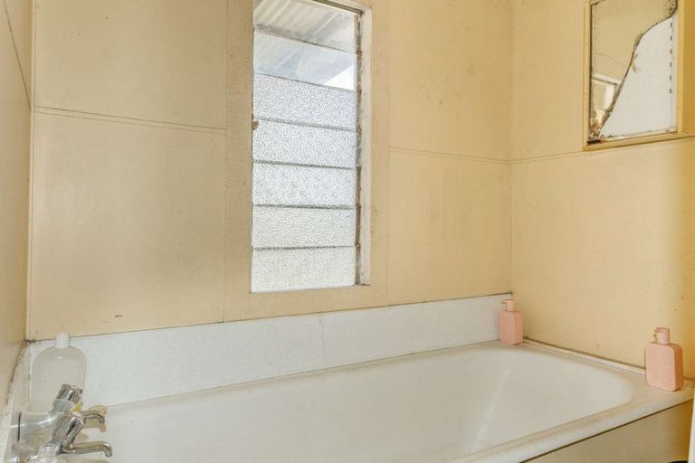 Photo of property in 116 Derby Street, Westport, 7825