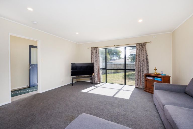 Photo of property in 28 Peppertree Glade, Kelvin Grove, Palmerston North, 4414