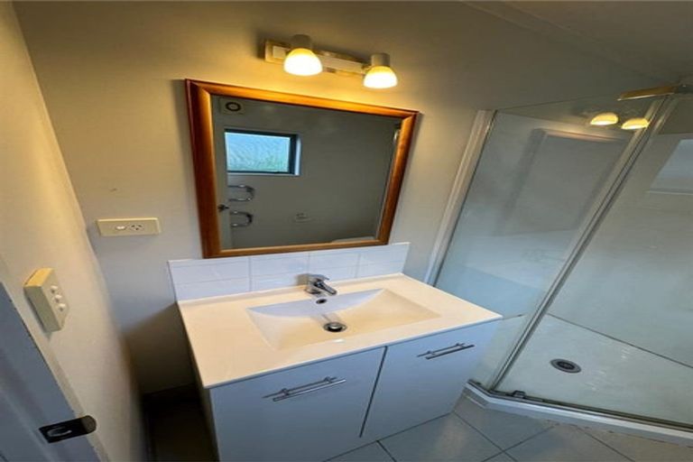 Photo of property in 72 Kervil Avenue, Te Atatu Peninsula, Auckland, 0610