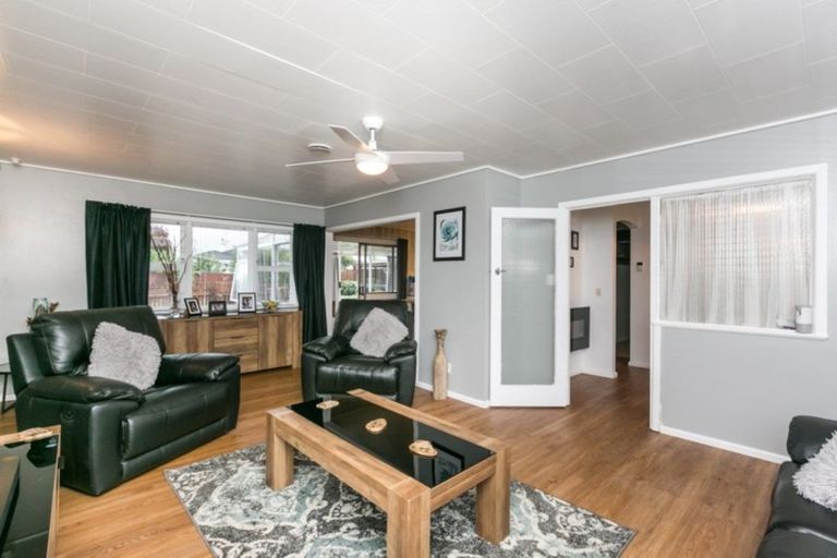 Photo of property in 8 Crichton Place, Taradale, Napier, 4112