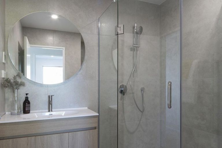 Photo of property in 4/9 Rengarenga Rise, Fairview Heights, Auckland, 0632