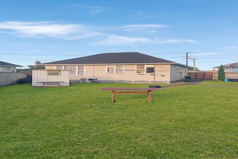 Photo of property in 23 Holland Crescent, Bulls, 4818