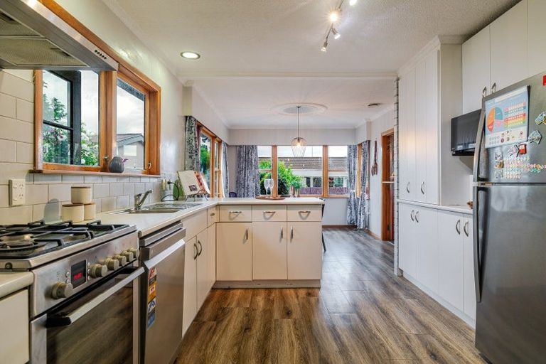 Photo of property in 86 Wikiriwhi Crescent, Awapuni, Palmerston North, 4412