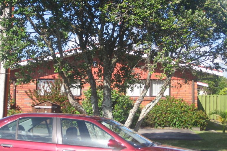 Photo of property in 4 Reid Road, New Lynn, Auckland, 0600