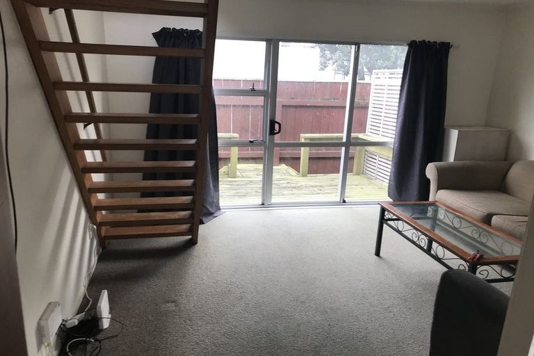 Photo of property in 2/12 Cardall Street, Newtown, Wellington, 6021